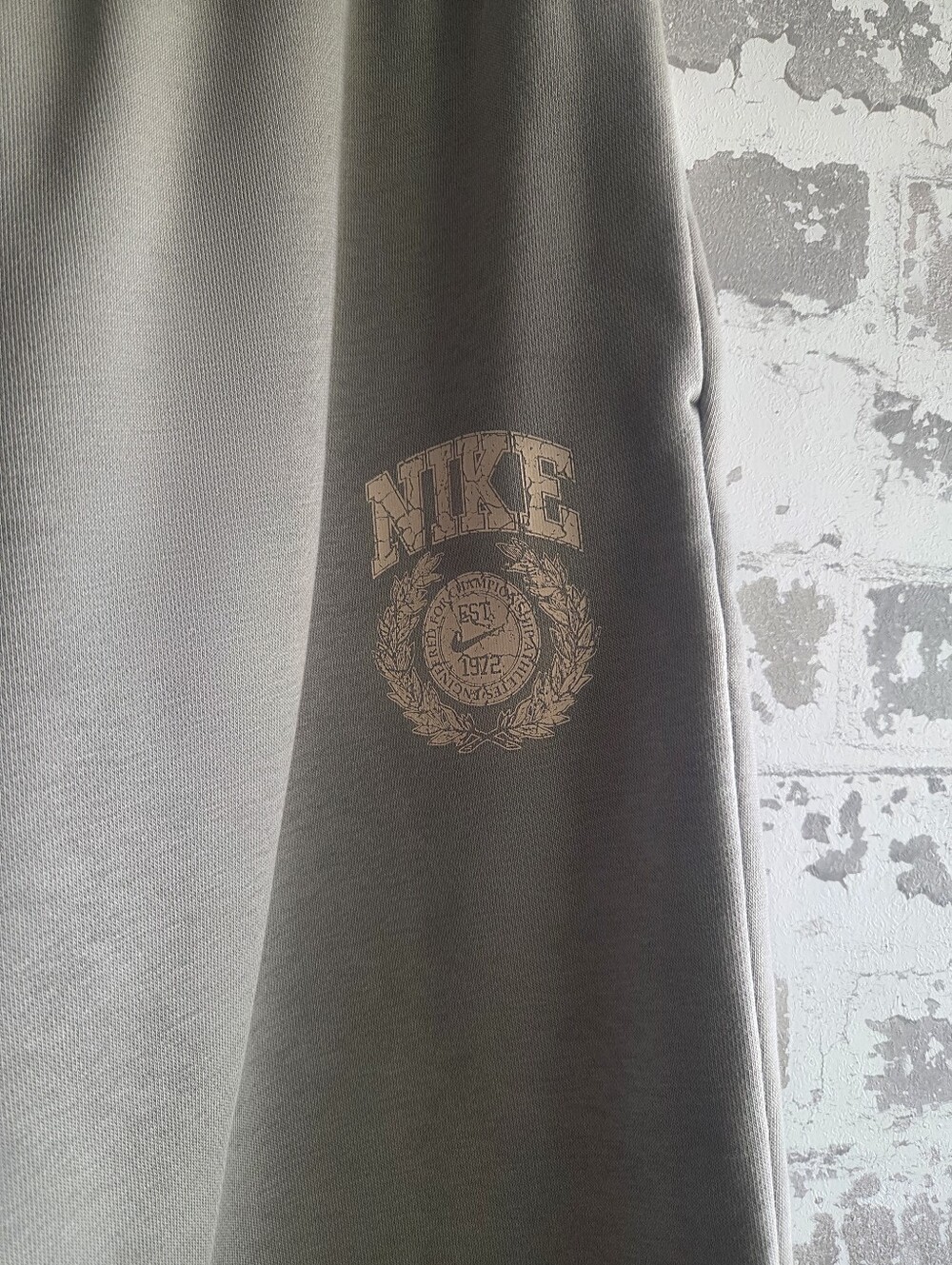 Nike Club Fleece Joggers Light Army Green Crest Logo Pants Women’s Large HQ2978 - Picture 2 of 9